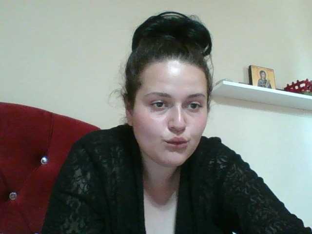  HotBrunetGirl