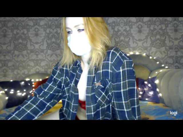  MilaFox32