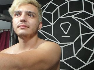  pose11